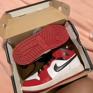 KIDS SIZE 1Y JORDAN AIR 1’s